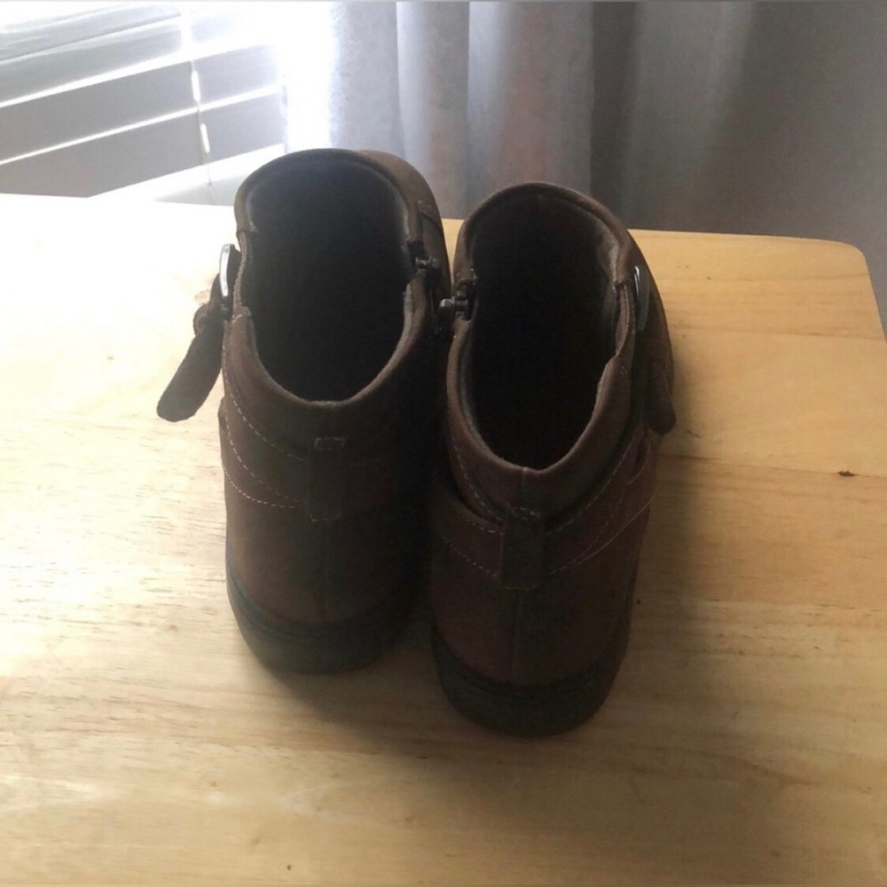 NWOT Clarks Collection Carleigh Dalia Ankle
Boots Taupe Nubuck Leather 8.5 or 8 - Picture 5 of 7